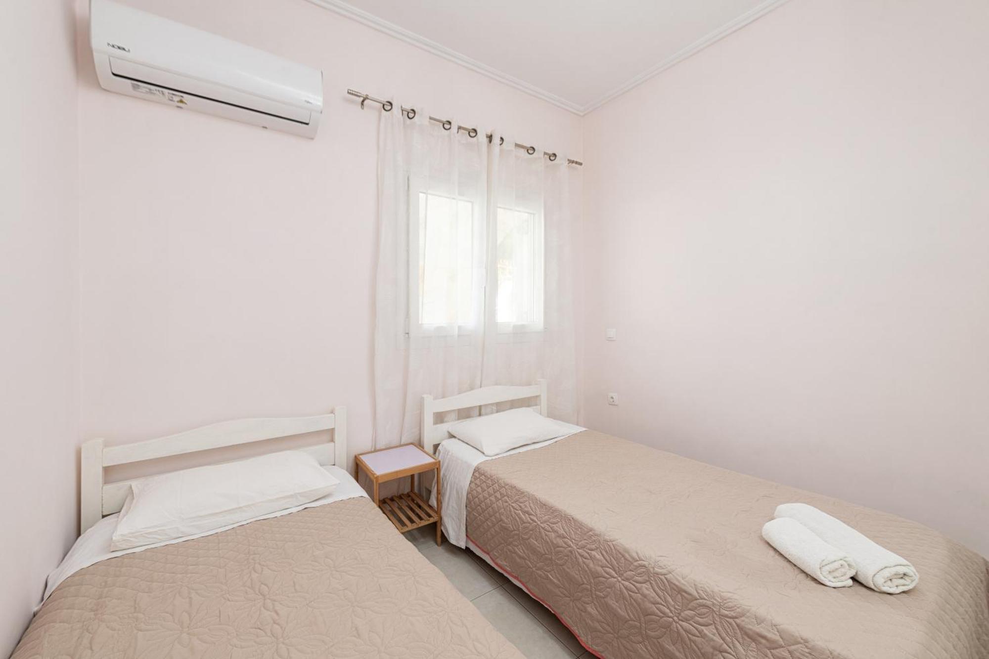 Lazaros Apartments Гувія Екстер'єр фото