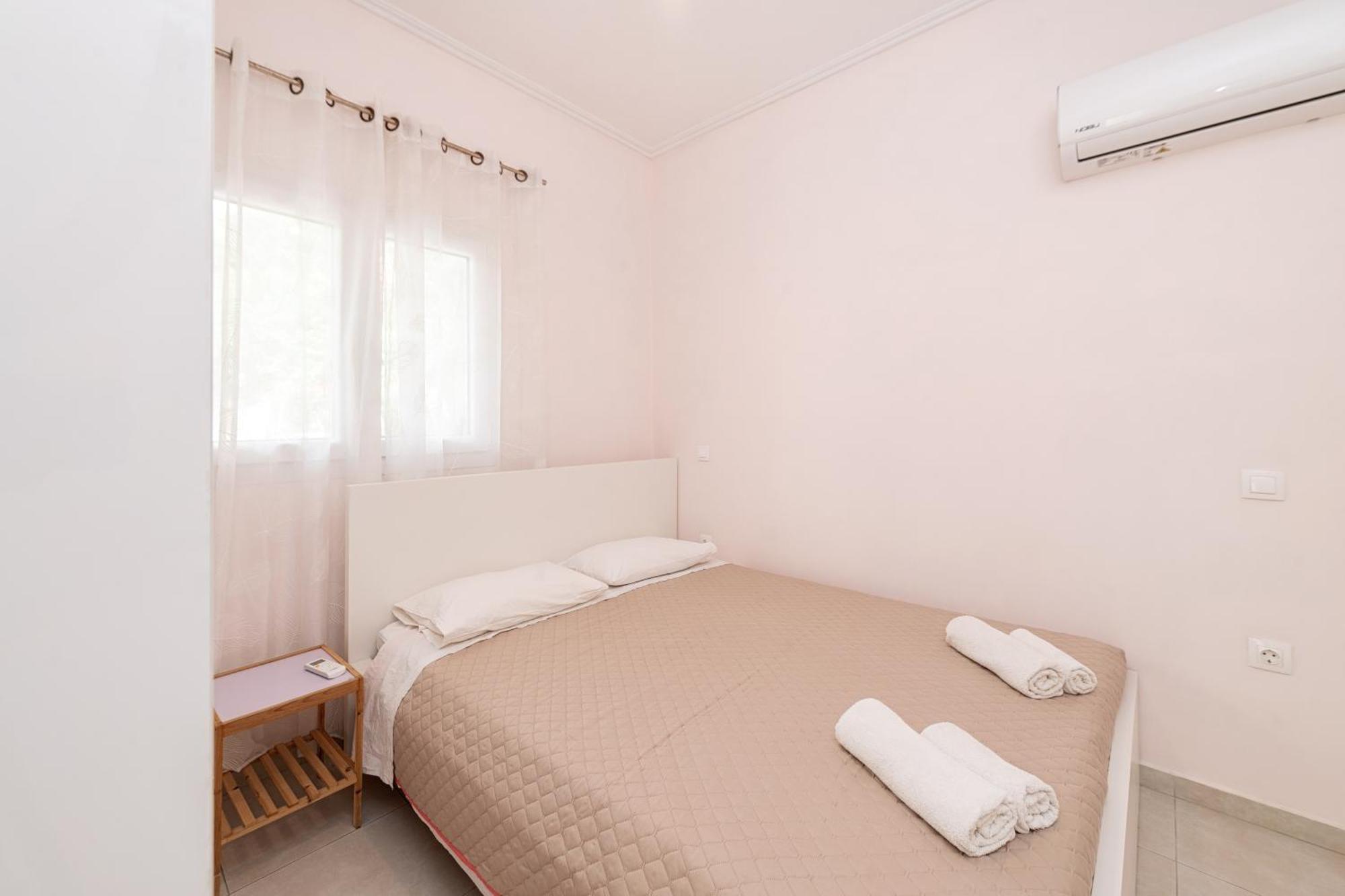 Lazaros Apartments Гувія Екстер'єр фото