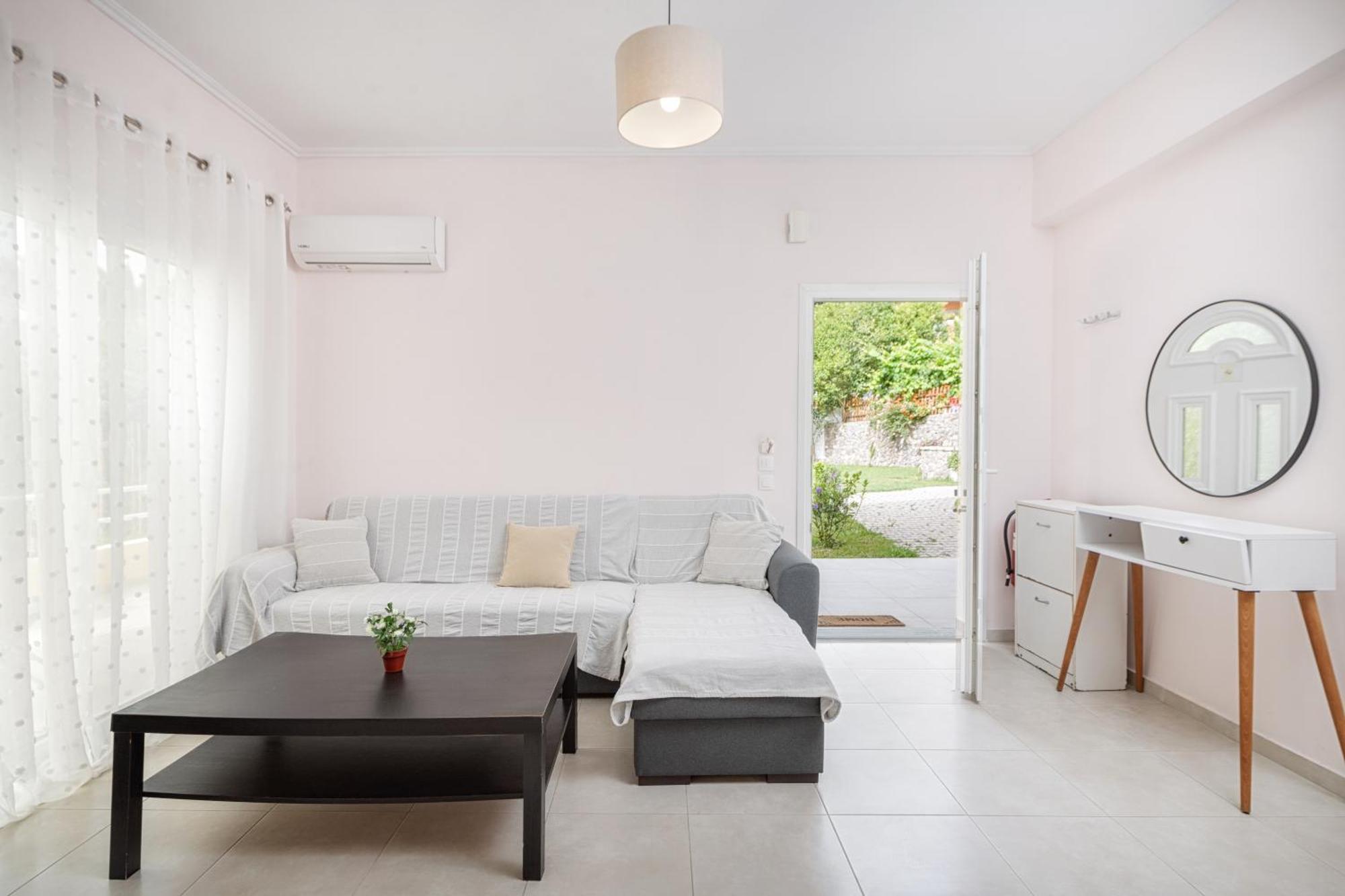 Lazaros Apartments Гувія Екстер'єр фото
