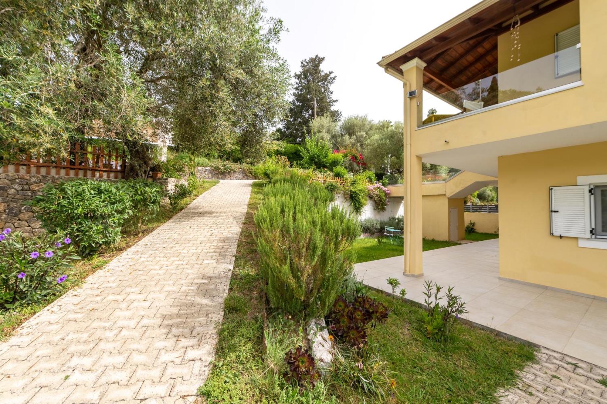 Lazaros Apartments Гувія Екстер'єр фото